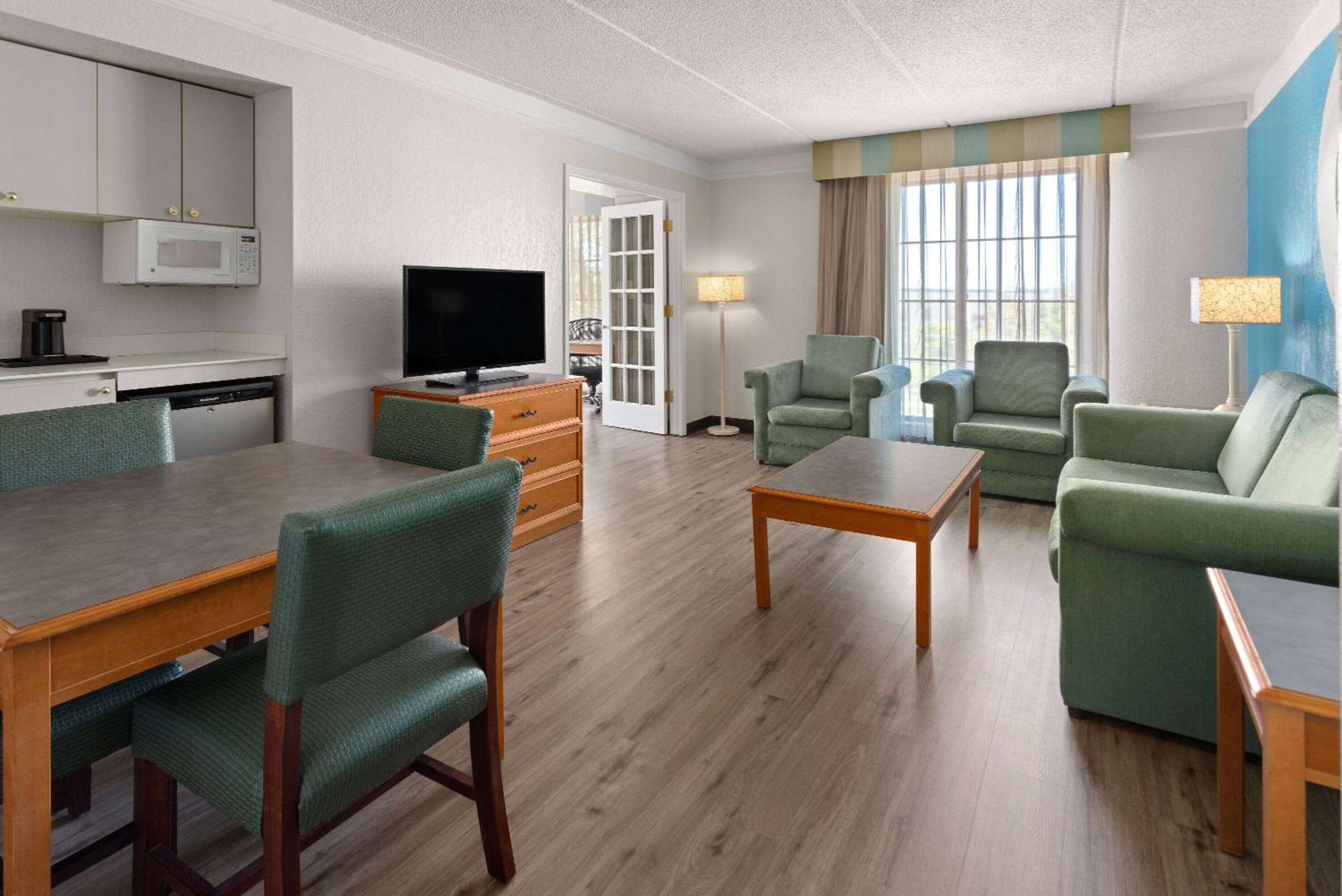 La Quinta Inn By Wyndham Pittsburgh Airport Moon Township Buitenkant foto