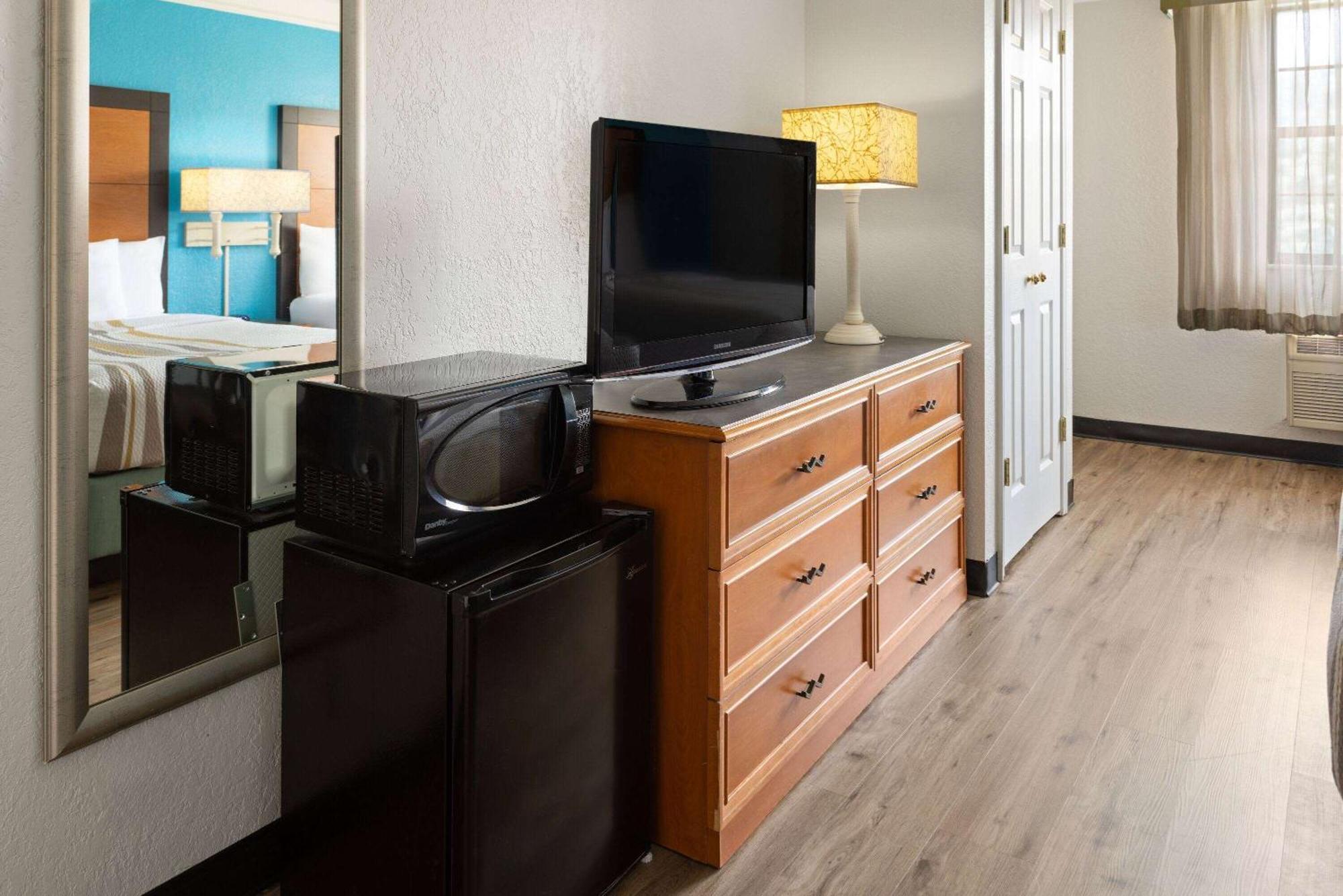 La Quinta Inn By Wyndham Pittsburgh Airport Moon Township Buitenkant foto