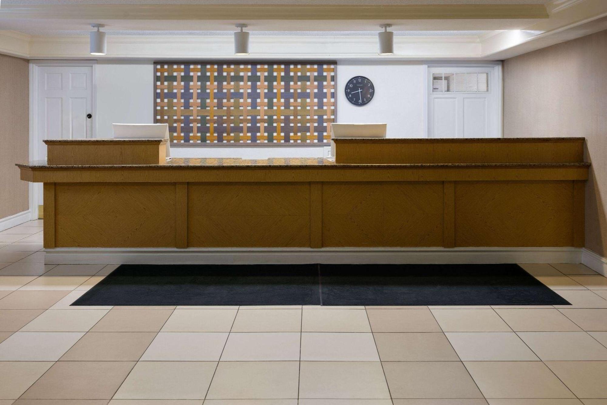 La Quinta Inn By Wyndham Pittsburgh Airport Moon Township Buitenkant foto
