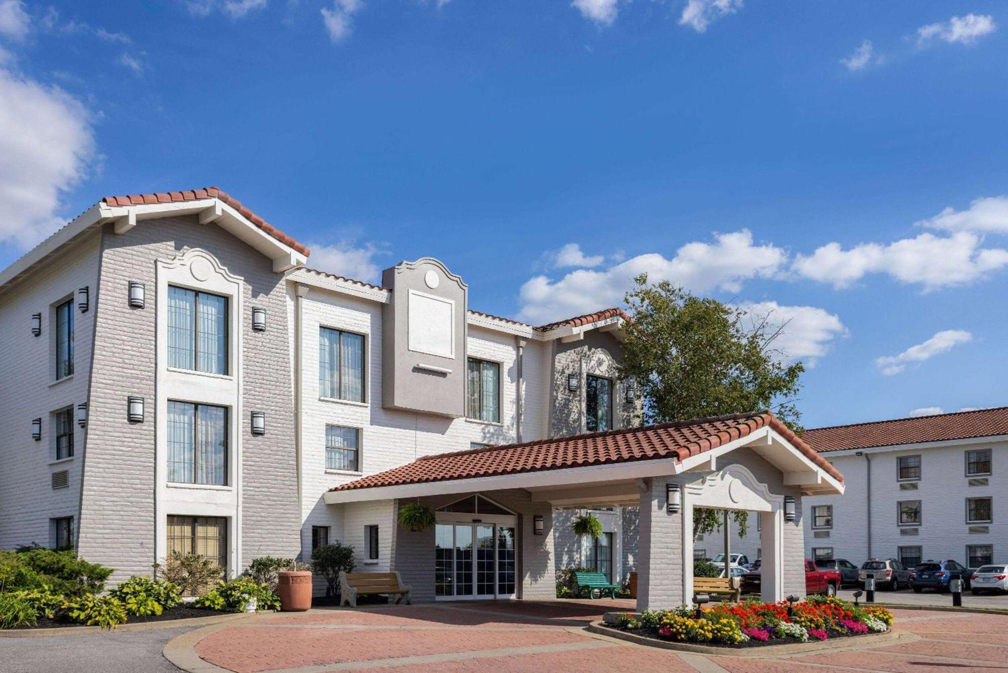 La Quinta Inn By Wyndham Pittsburgh Airport Moon Township Buitenkant foto